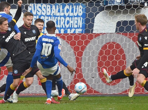 Schalke setzt sich von Abstiegszone wieder ab