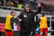 Der Druck im Abstiegskampf der Fußball-Bundesliga nimmt für Trainer Frank Schmidt und seine Heidenheimer immer mehr zu. 