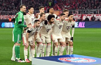 Vor dem Spiel des FC Bayern gegen Celtic Glasgow gibt es eine Gedenkminute. Vor dem Spiel des FC Bayern gegen Celtic Glasgow gibt es eine Gedenkminute.