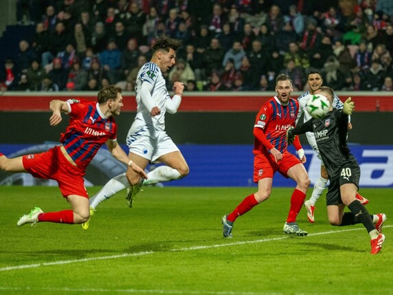 https://storage.fussballdaten.de/source/1/news/137186/heidenheim-scheidet-nach-einem-krimi-aus-large.jpg