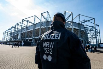 Stau auf der Anfahrt zum Borussia-Park Stau auf der Anfahrt zum Borussia-Park