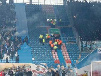 13 verletzte Beamte bei Randale in Rostock 13 verletzte Beamte bei Randale in Rostock