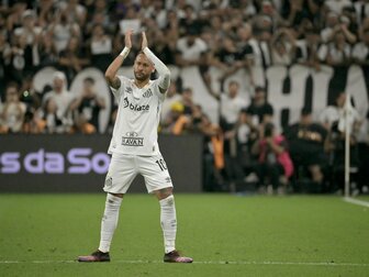 Neymar zaubert - und verwandelt Ecke direkt