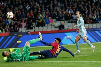 Der FC Barcelona und Atlético Madrid lieferten sich eine packenden Pokalfight. Der FC Barcelona und Atlético Madrid lieferten sich eine packenden Pokalfight.