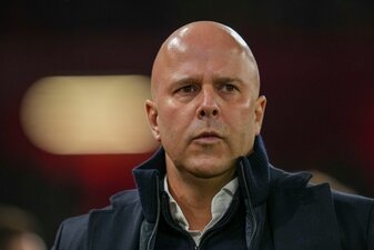 Arne Slot fehlt dem FC Liverpool in zwei Premier-League-Spielen an der Seitenlinie. Arne Slot fehlt dem FC Liverpool in zwei Premier-League-Spielen an der Seitenlinie.