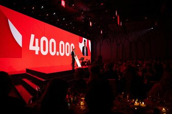 Der FC Bayern vermeldet 400.000 Mitglieder im Verein. Der FC Bayern vermeldet 400.000 Mitglieder im Verein.