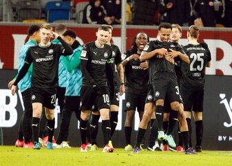 Fürth triumphiert in Düsseldorf Fürth triumphiert in Düsseldorf