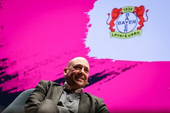 Leverkusens Geschäftsführer Fernando Carro blickt auf das Champions-League-Duell gegen den FC Bayern München. Leverkusens Geschäftsführer Fernando Carro blickt auf das Champions-League-Duell gegen den FC Bayern München.