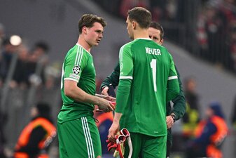 Jonas Urbig (l) gibt sein Debüt für den FC Bayern. Jonas Urbig (l) gibt sein Debüt für den FC Bayern.
