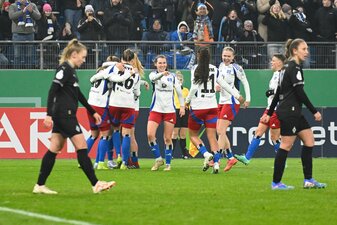 Die Fußballerinnen des HSV werden im Pokal-Halbfinale vor einer nationalen Rekordkulisse spielen. Die Fußballerinnen des HSV werden im Pokal-Halbfinale vor einer nationalen Rekordkulisse spielen.