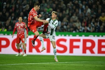 Torschütze Dominik Kohr im Zweikampf mit Robin Hack. Torschütze Dominik Kohr im Zweikampf mit Robin Hack.