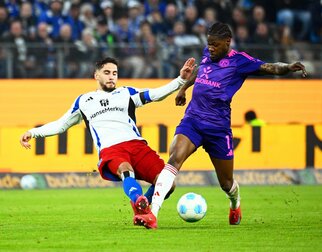 Ging als HSV-Kapitän voran: Ludovit Reis (l) Ging als HSV-Kapitän voran: Ludovit Reis (l)