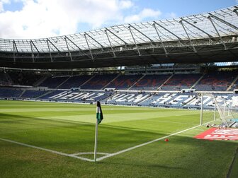 Foto: Pyro und Tennisbälle: Hannover gegen Braunschweig unterbrochen