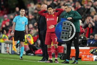 Arne Slot bracht am Ende auch Ex-VfB-Kapitän Wataru Endo, doch das Aus konnte auch der Japaner nicht mehr verhindern. Arne Slot bracht am Ende auch Ex-VfB-Kapitän Wataru Endo, doch das Aus konnte auch der Japaner nicht mehr verhindern.
