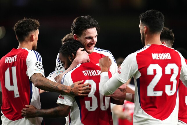 Der FC Arsenal zieht locker ins Viertelfinale der Champions League ein.