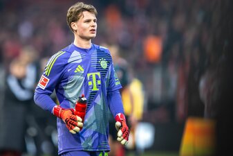 Jonas Urbig hat sich bei der U21 verletzt. Jonas Urbig hat sich bei der U21 verletzt.
