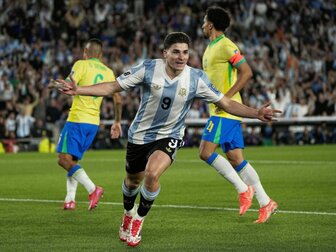 Weltmeister Argentinien löst WM-Ticket und demütigt Brasilien Weltmeister Argentinien löst WM-Ticket und demütigt Brasilien