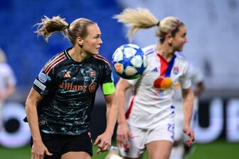 Lindsey Heaps (r.) von Olympique Lyon gegen Magdalena Eriksson von den Bayern. Lindsey Heaps (r.) von Olympique Lyon gegen Magdalena Eriksson von den Bayern.