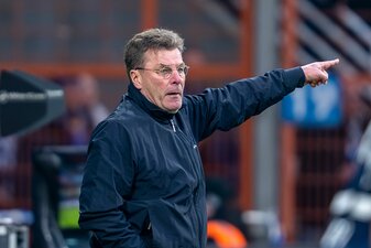 Bleibt bei Klassenerhalt noch länger in Bochum: Trainer Dieter Hecking. Bleibt bei Klassenerhalt noch länger in Bochum: Trainer Dieter Hecking.