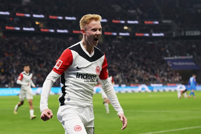 Hugo Larsson ist bei Eintracht Frankfurt bis 2029 gebunden. | Foto: Alex Grimm/Getty Images