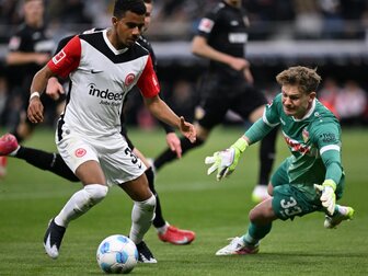 Foto: Götze trifft in Überzahl: Frankfurt auf Königsklassen-Kurs