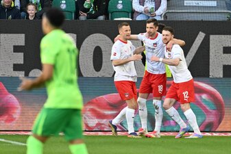Jubel über das Siegtor: Heidenheims Marvin Pieringer (M) nach seinem Elfmeter zum 0:1. Jubel über das Siegtor: Heidenheims Marvin Pieringer (M) nach seinem Elfmeter zum 0:1.