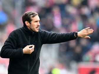 Schuster zuversichtlich wegen Atubolu: "Wir haben große Hoffnung" Schuster zuversichtlich wegen Atubolu: "Wir haben große Hoffnung"