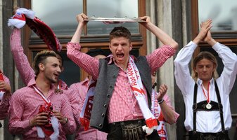Thomas Müller feierte dauerhaft Titel mit dem FC Bayern. Thomas Müller feierte dauerhaft Titel mit dem FC Bayern.