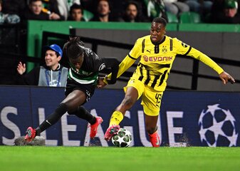 Jamie Gittens (r) will einem Medienbericht zufolge Borussia Dortmund im Sommer verlassen. Jamie Gittens (r) will einem Medienbericht zufolge Borussia Dortmund im Sommer verlassen.