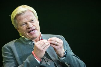 Ex-Chef Oliver Kahn kritisiert die fehlende Rückendeckung für Max Eberl beim FC Bayern. Ex-Chef Oliver Kahn kritisiert die fehlende Rückendeckung für Max Eberl beim FC Bayern.