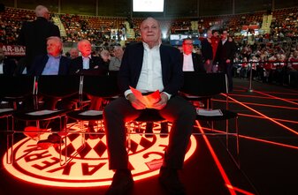 Laut Bayern Münchens Ehrenpräsident Uli Hoeneß ist ein Transfer von Florian Wirtz zum deutschen Rekordmeister derzeit ausgeschlossen. Laut Bayern Münchens Ehrenpräsident Uli Hoeneß ist ein Transfer von Florian Wirtz zum deutschen Rekordmeister derzeit ausgeschlossen.