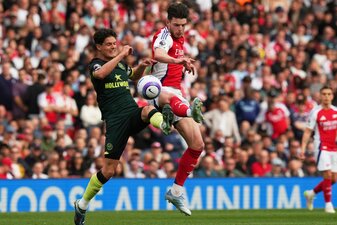 Gala gegen Real, Enttäuschung gegen Brentford: Arsenals Declan Rice (r.) erlebt eine Woche mit Höhen und Tiefen. Gala gegen Real, Enttäuschung gegen Brentford: Arsenals Declan Rice (r.) erlebt eine Woche mit Höhen und Tiefen.