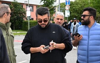 Hasan Ismaik (M) will nur noch Fan des TSV 1860 sein und seine Anteile am Club verkaufen. Hasan Ismaik (M) will nur noch Fan des TSV 1860 sein und seine Anteile am Club verkaufen.