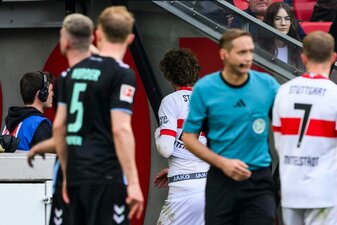 Nick Woltemade sah die Gelb-Rote Karte gegen Bremen. Nick Woltemade sah die Gelb-Rote Karte gegen Bremen.