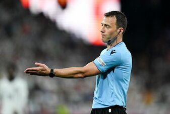 Pfeift bei der Club-WM: Felix Zwayer. Pfeift bei der Club-WM: Felix Zwayer.