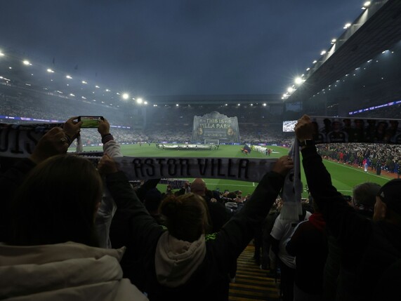 Panne im Villa Park: Stadion-DJ spielt Europa-League-Hymne