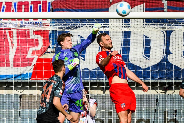Torhüter Jonas Urbig blieb in seinem sechsten Liga-Spiel für die Bayern erstmals ohne Gegentor.