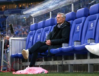 Wohl bald Geschichte: Kees van Wonderen als Schalke-Trainer. Wohl bald Geschichte: Kees van Wonderen als Schalke-Trainer.