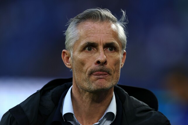 Kees van Wonderen übernahm das Amt des Cheftrainers bei Schalke 04 im Oktober 2024. | Foto: Dean Mouhtaropoulos/Getty Images