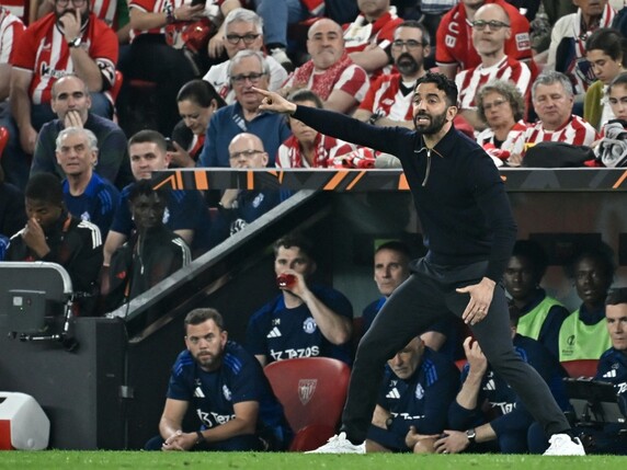 "Umstrittene" Rote Karte lässt ManUnited vom Finale träumen
