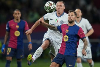 Iñigo Martínez (r) vom FC Barcelona hat eine Spuckattacke nach dem Rückspiel gegen Inter bestritten. Iñigo Martínez (r) vom FC Barcelona hat eine Spuckattacke nach dem Rückspiel gegen Inter bestritten.