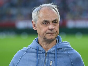 S04-Legende Thon gespannt auf Trainersuche S04-Legende Thon gespannt auf Trainersuche