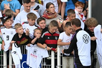 Auch vor dem Final 4 der Nations League dürfen Fans beim Training der Nationalmannschaft zuschauen. Auch vor dem Final 4 der Nations League dürfen Fans beim Training der Nationalmannschaft zuschauen.