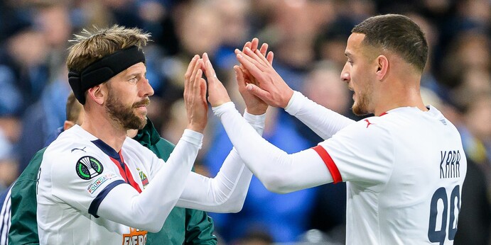 Guido Burgstaller (l) hört am Ende der Saison auf.