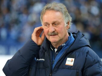 "Brandgefährlich": Neururer rechnet mit Schalker Führung ab "Brandgefährlich": Neururer rechnet mit Schalker Führung ab