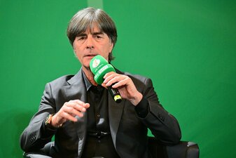 Ex-Bundestrainer Joachim Löw hofft auf einen BVB-Patzer im Saisonfinale der Fußball-Bundesliga. Ex-Bundestrainer Joachim Löw hofft auf einen BVB-Patzer im Saisonfinale der Fußball-Bundesliga.