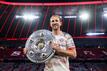 Harry Kane mit der Meisterschale.