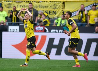 Dortmunds Marcel Sabitzer jubelt über seinen ersten Saisontreffer. Dortmunds Marcel Sabitzer jubelt über seinen ersten Saisontreffer.
