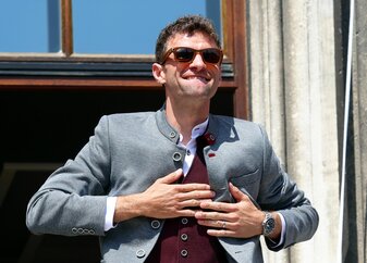 Das letzte Hurra auf dem Rathaus-Balkon: Thomas Müller. Das letzte Hurra auf dem Rathaus-Balkon: Thomas Müller.