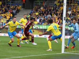 Dreierpacker Emreli schickt Braunschweig in die Relegation Dreierpacker Emreli schickt Braunschweig in die Relegation